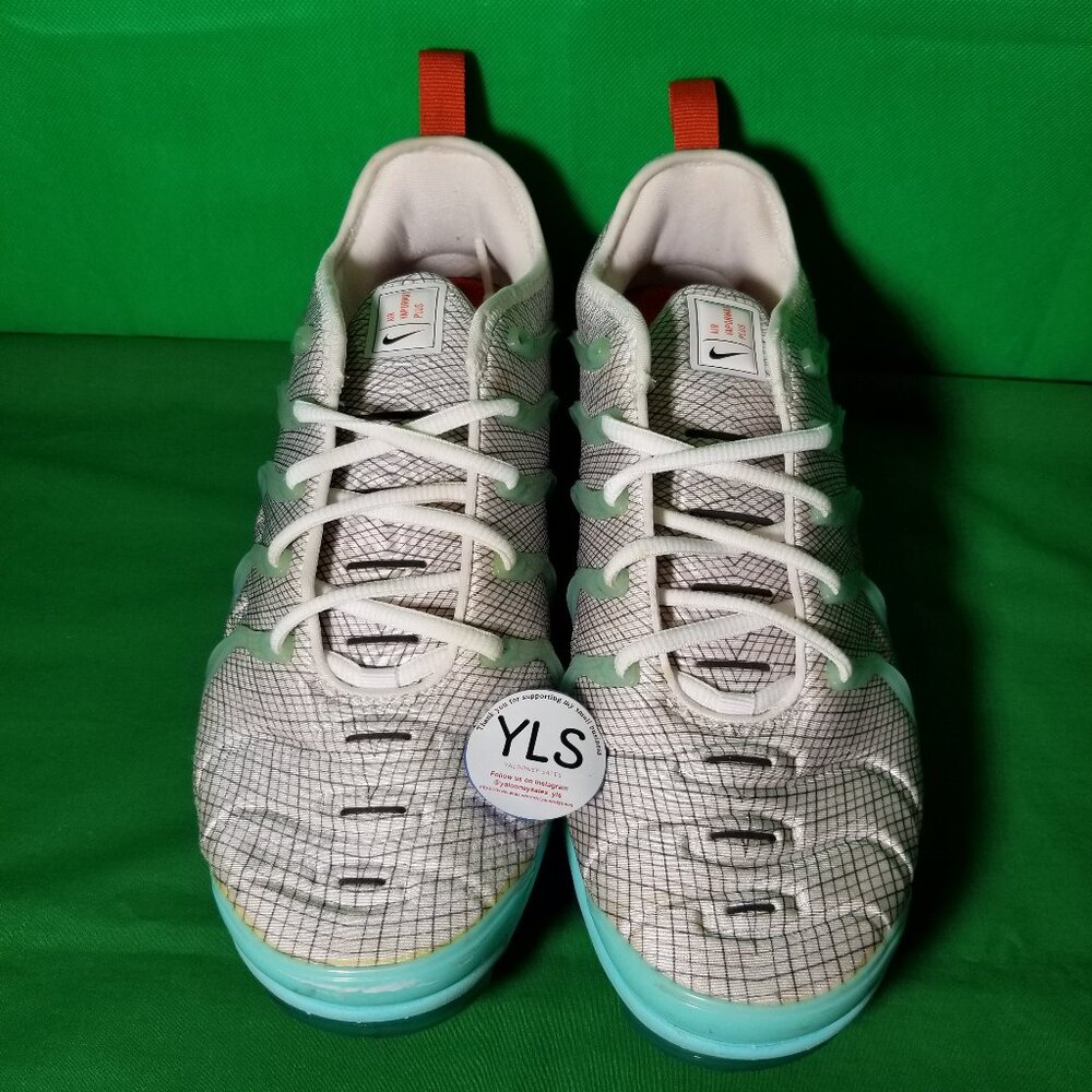 Nike Air VaporMax Plus Mens Size 9.5 Gray Green Athletic Running Shoes Sneakers